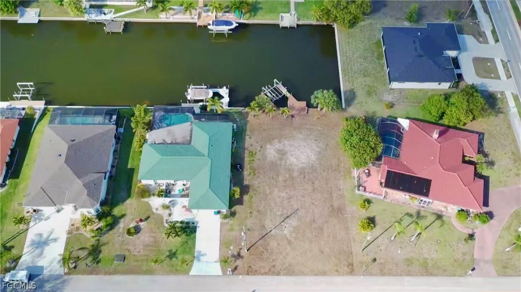 819 Se 33rd Ter, CAPE CORAL