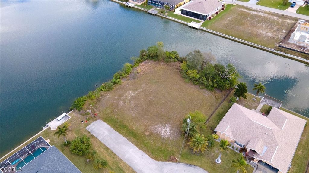 2217 Ne 2nd St, CAPE CORAL