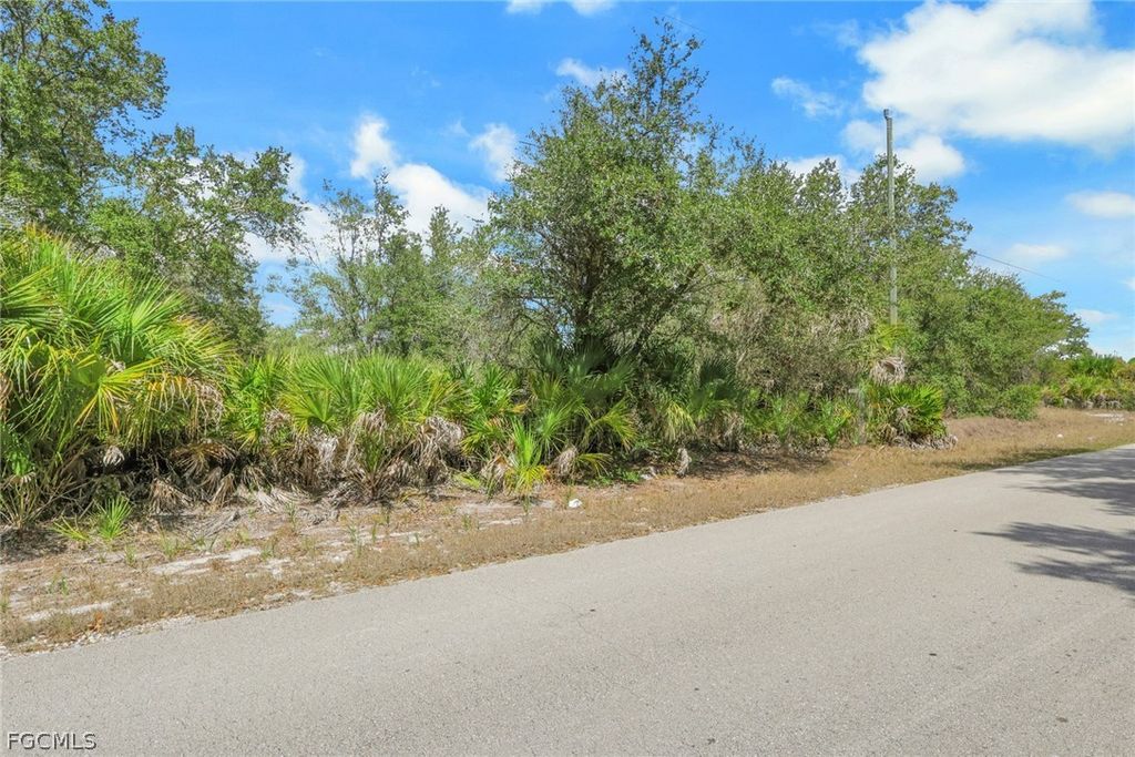 2504 65th St W, LEHIGH ACRES