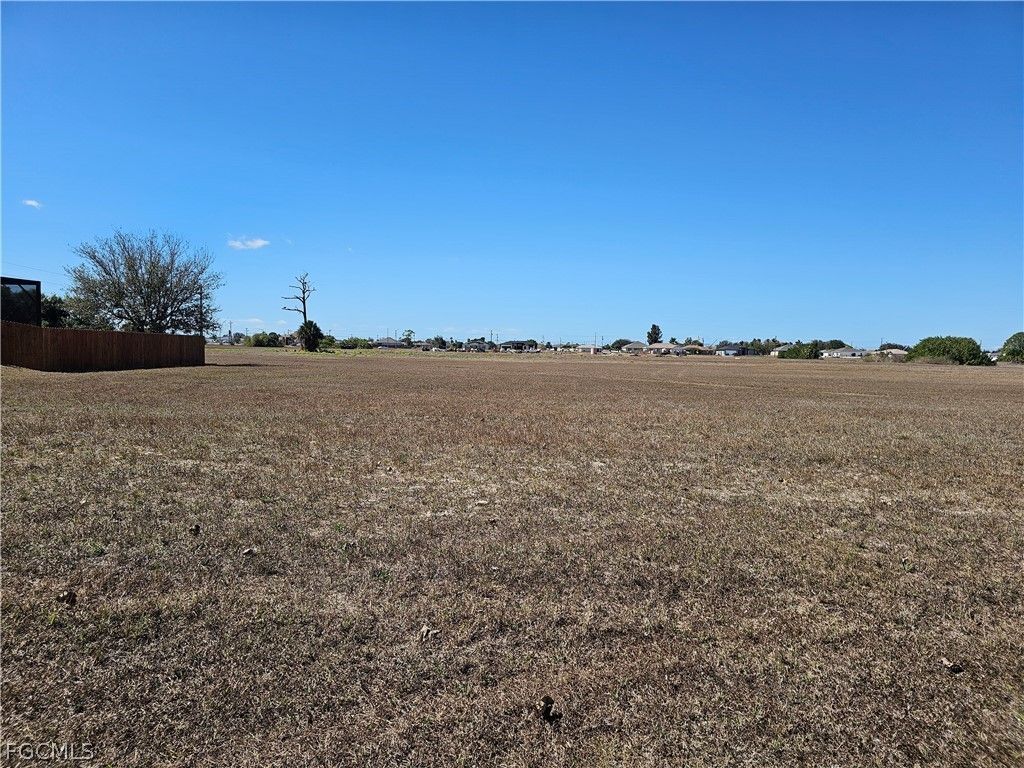 2742 Ne 1st Pl, Cape Coral