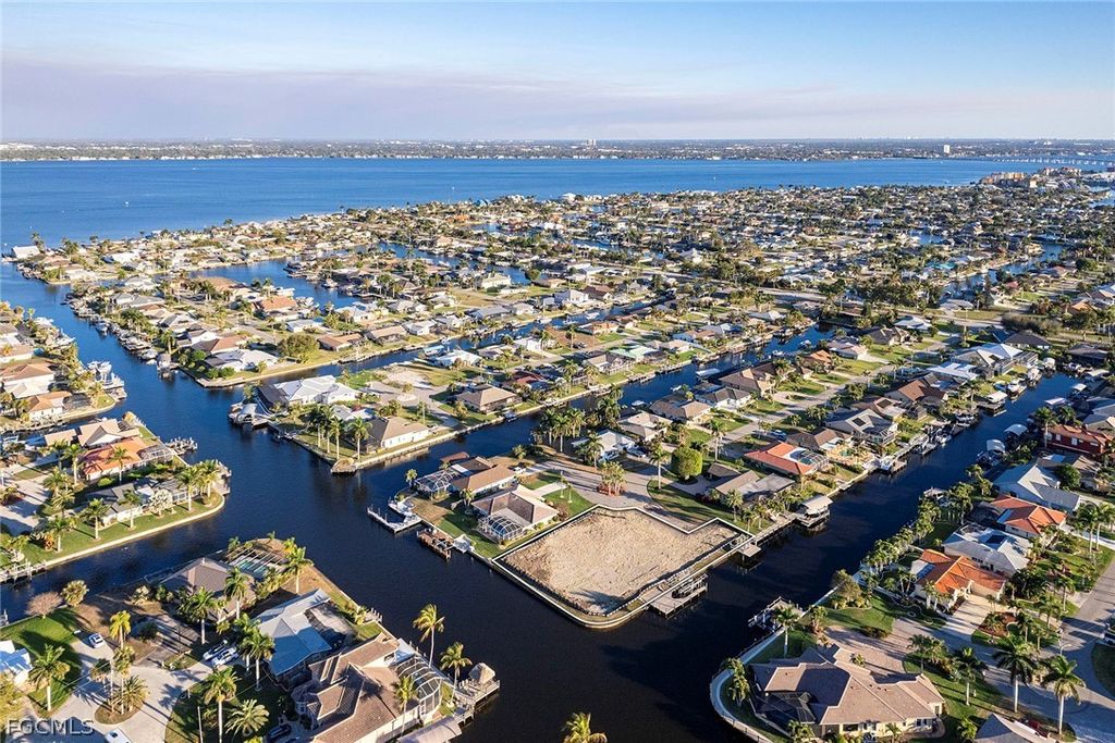 3303 Se 18th Pl, Cape Coral