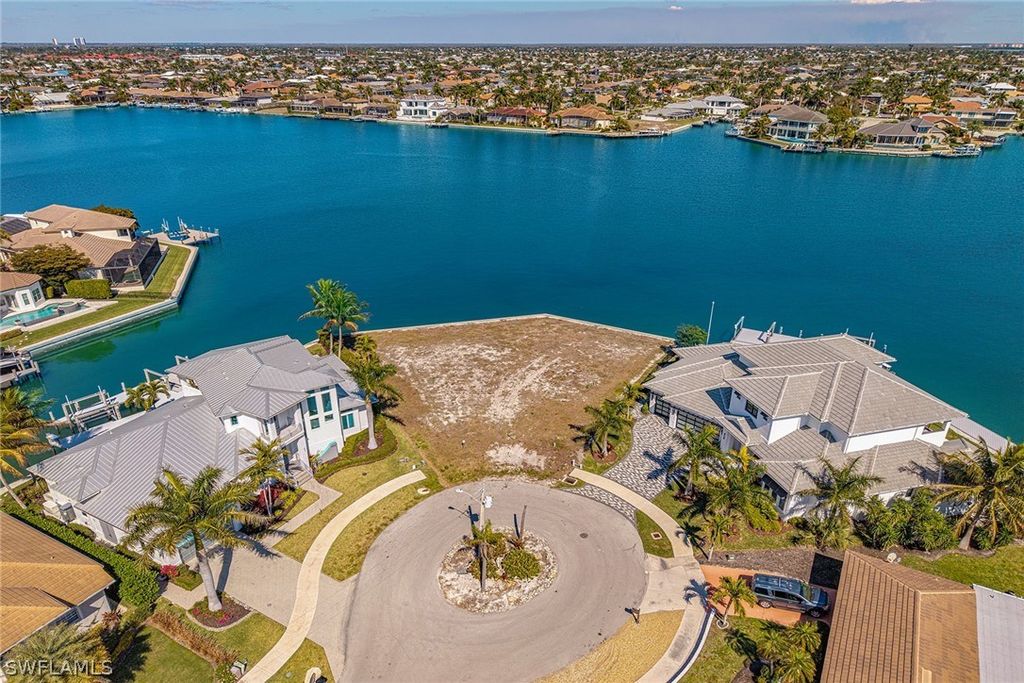 996 Spruce Ct, Marco Island