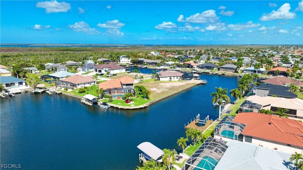 3000 Sw 40th Ln, CAPE CORAL