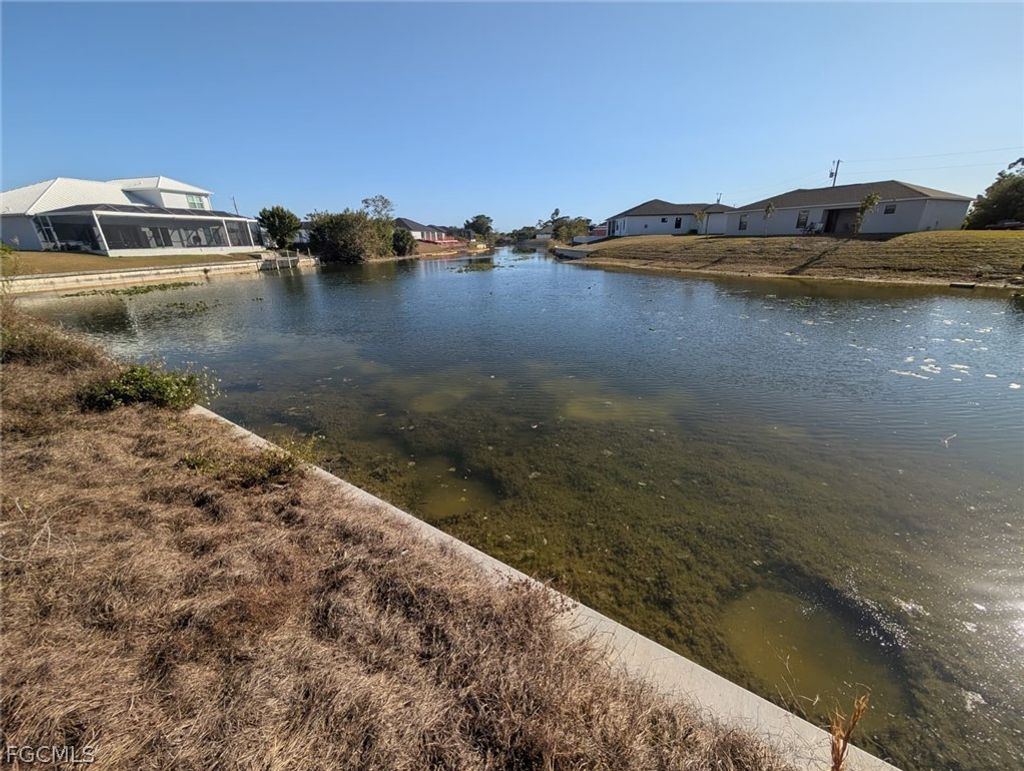 542 Ne 5th Ct, CAPE CORAL