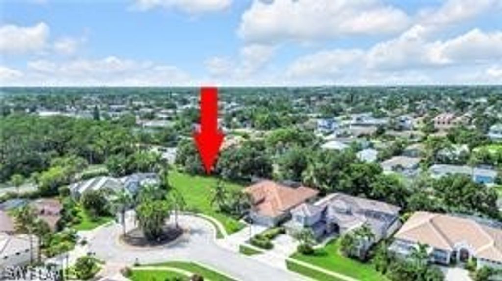 658 Soliel Dr, Naples