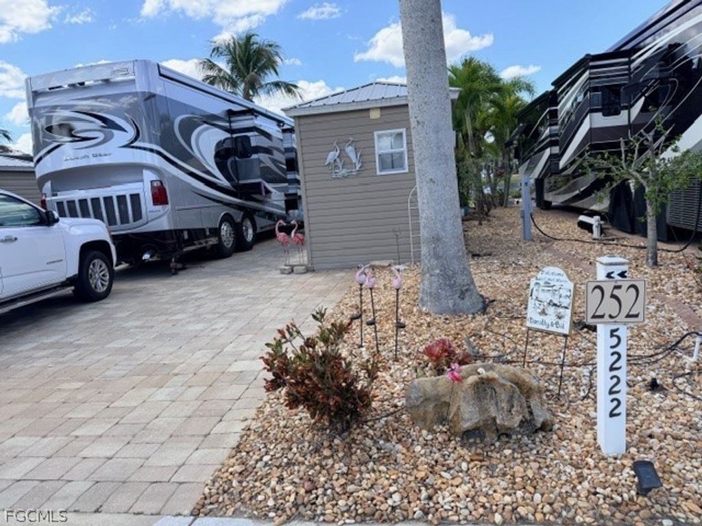 5222 Pineland Daisy Trl, FORT MYERS