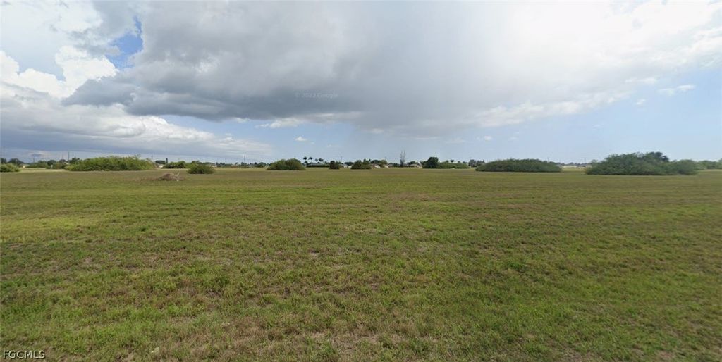 2028 Ne 17th Ter, Cape Coral