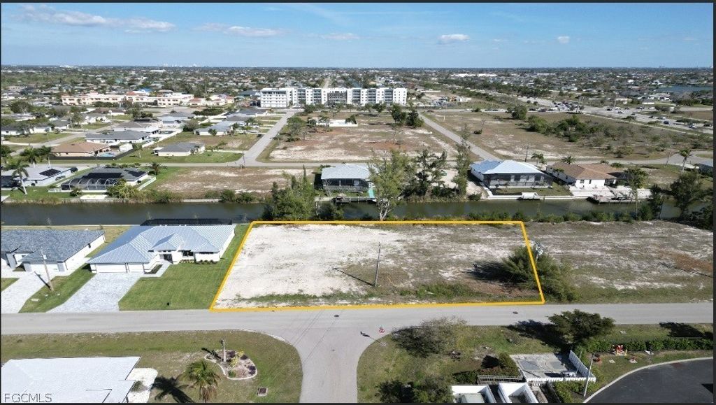 2247 Sw 17th Pl, CAPE CORAL