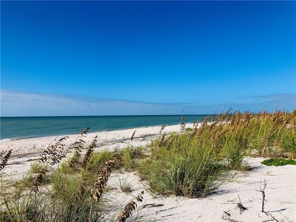 2605 W Gulf Dr, SANIBEL