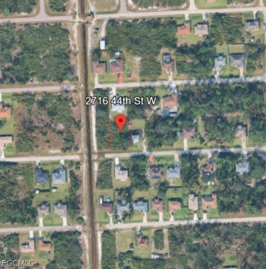2716 44th St W, LEHIGH ACRES