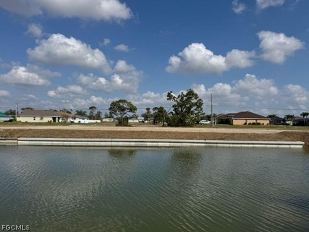 1018 Nw 22nd Pl, CAPE CORAL