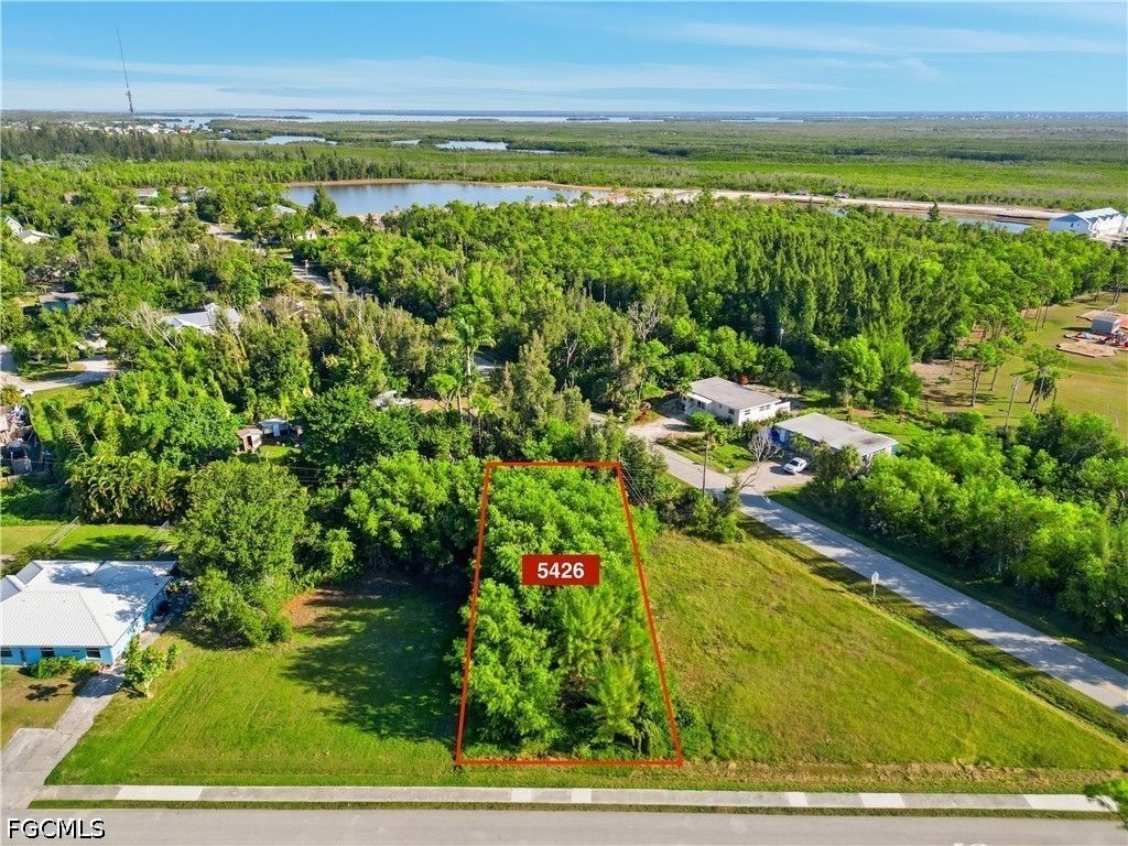 5426 Avenue E, BOKEELIA