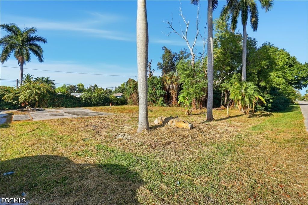 5465 Avenue D, BOKEELIA