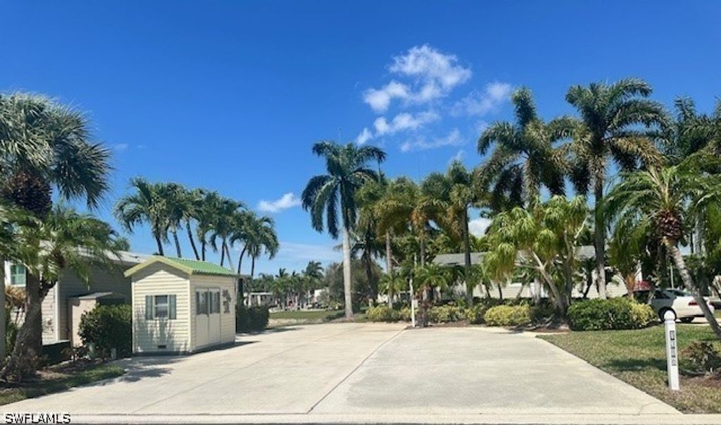 1386 Silver Lakes Blvd, Naples