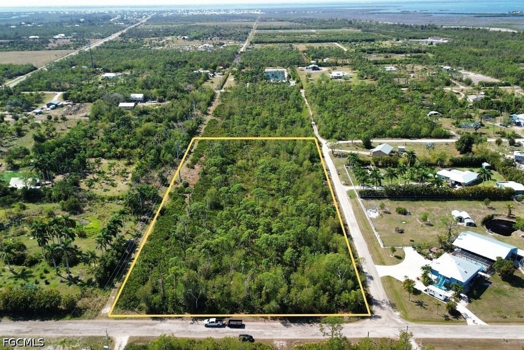 4031 Pinetree Blvd, St James City