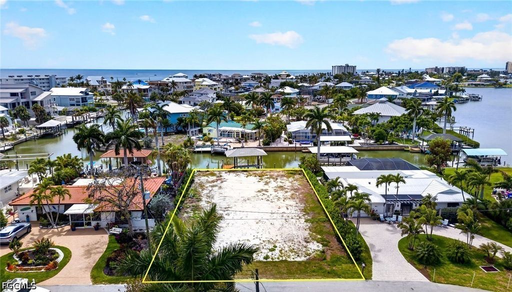 151 Estrellita Dr, Fort Myers Beach