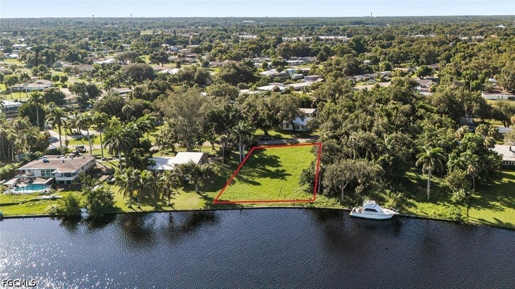 4859 E Riverside Dr, FORT MYERS