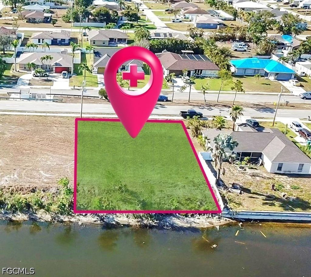 625 Gleason Pkwy, CAPE CORAL