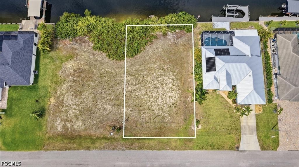 400 Nw 32nd Pl, CAPE CORAL