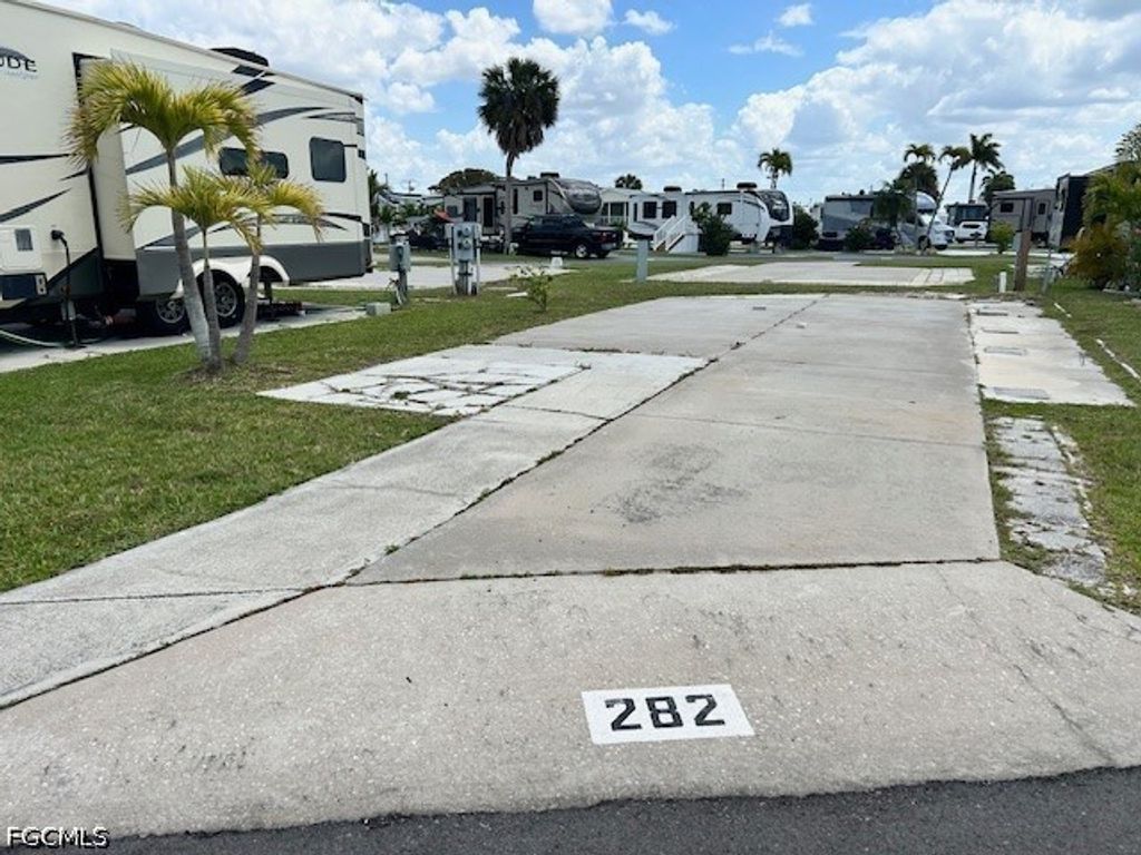 19681 Summerlin Rd 282, FORT MYERS