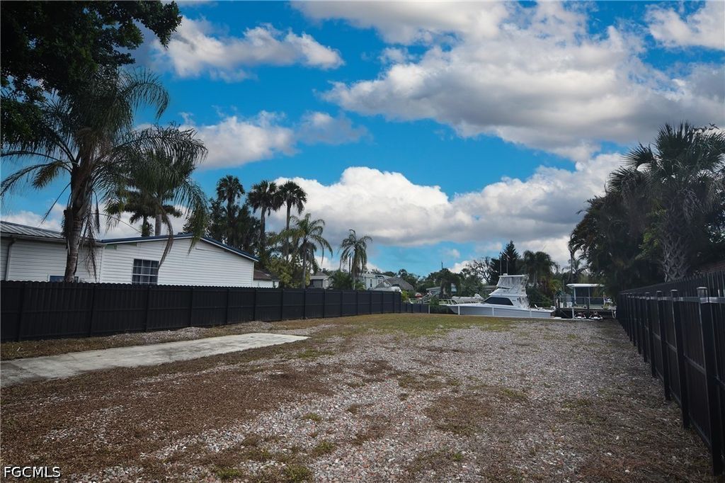 2228 Marina Park Dr, FORT MYERS