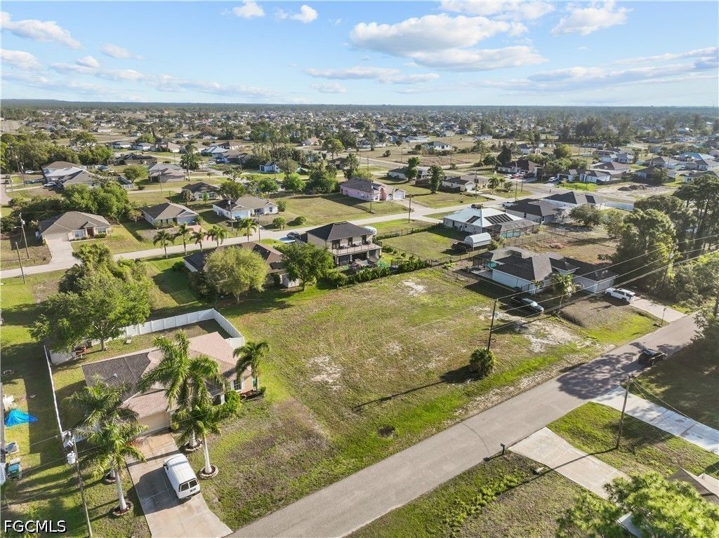 1105 Ne 36th St, Cape Coral