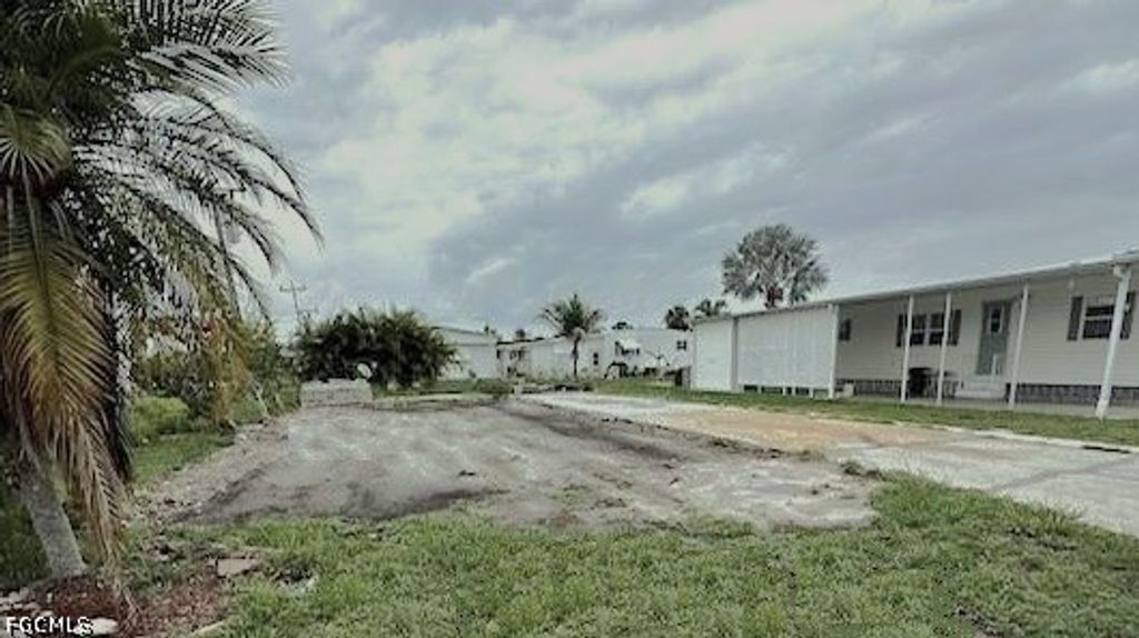 593 Daisy Dr, NORTH FORT MYERS