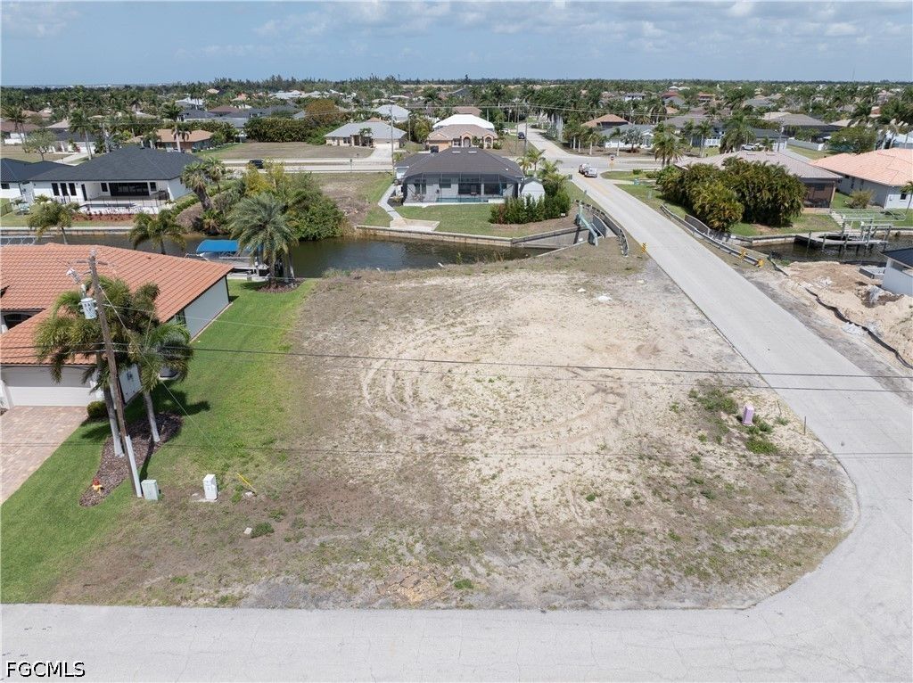 2581 Sw 28th Ter, CAPE CORAL