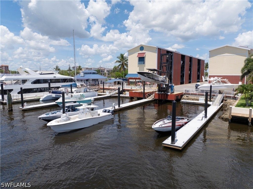 750 River Point A3-03 Dr, Naples