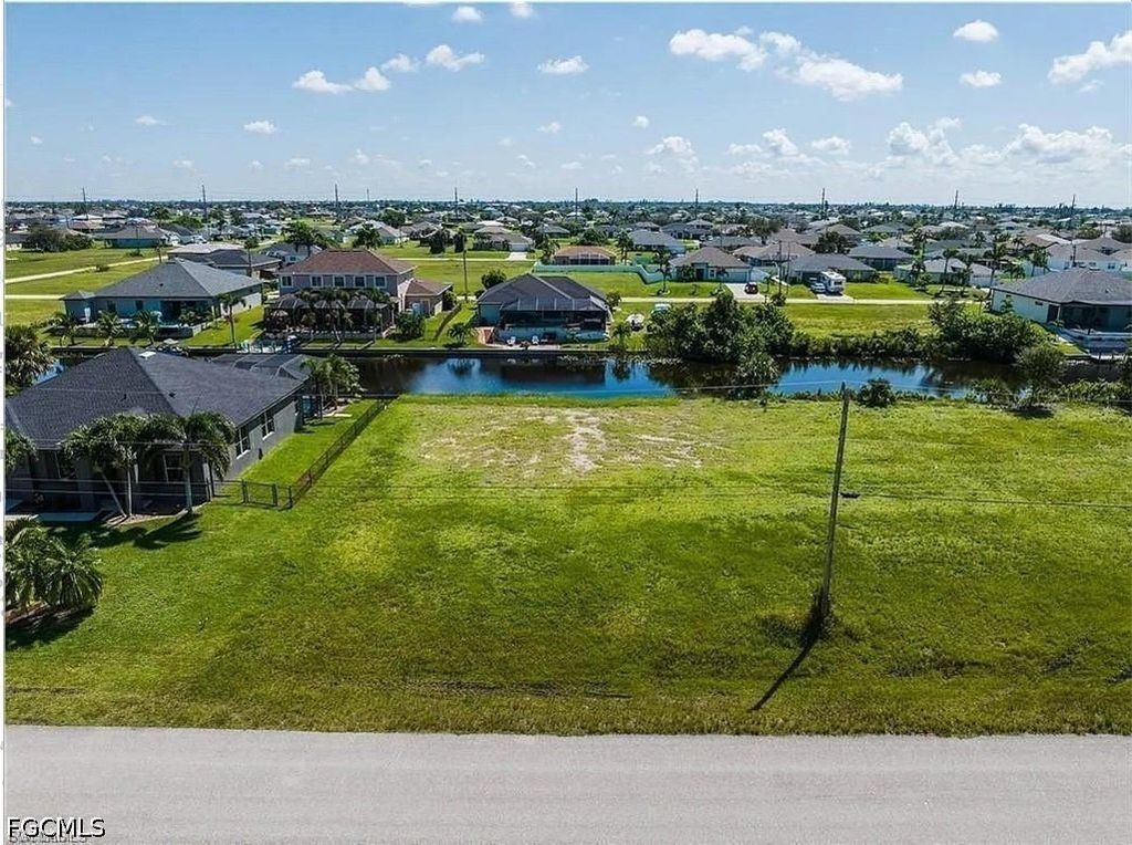 301 Nw 26th Pl, Cape Coral