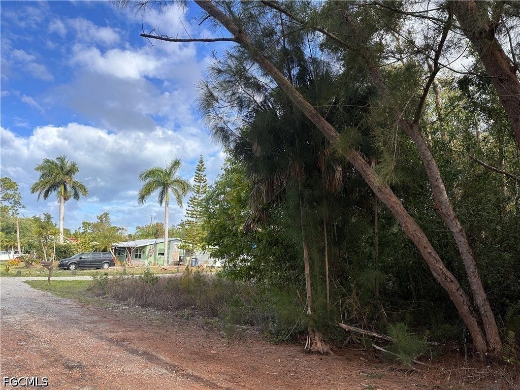 7342 Sundiet Blvd, Bokeelia