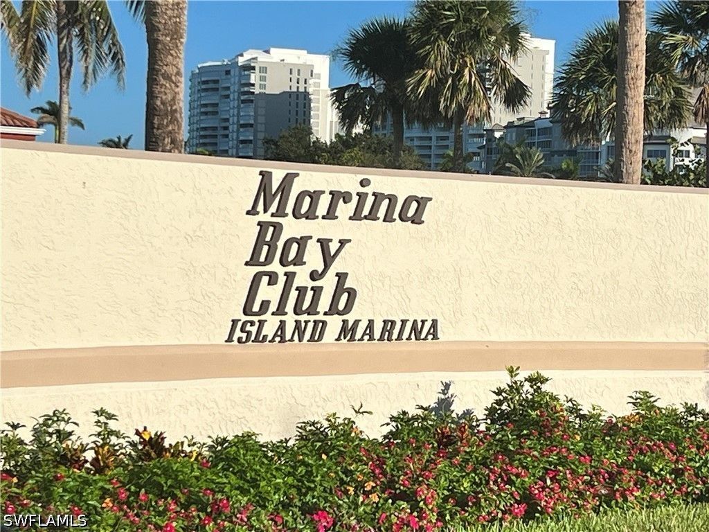 13115 Vanderbilt Dr, Naples
