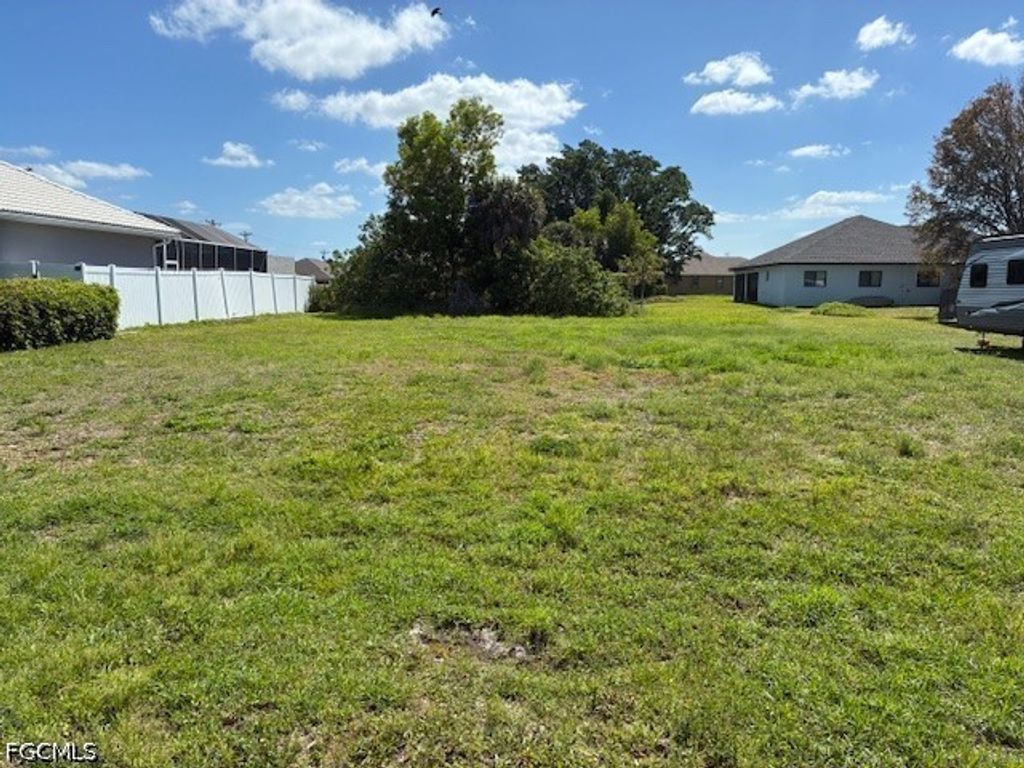 127 Se 16th Pl, CAPE CORAL