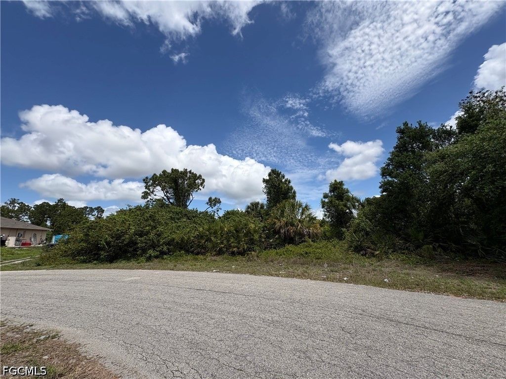 685/687 Chestnut St E, Lehigh Acres