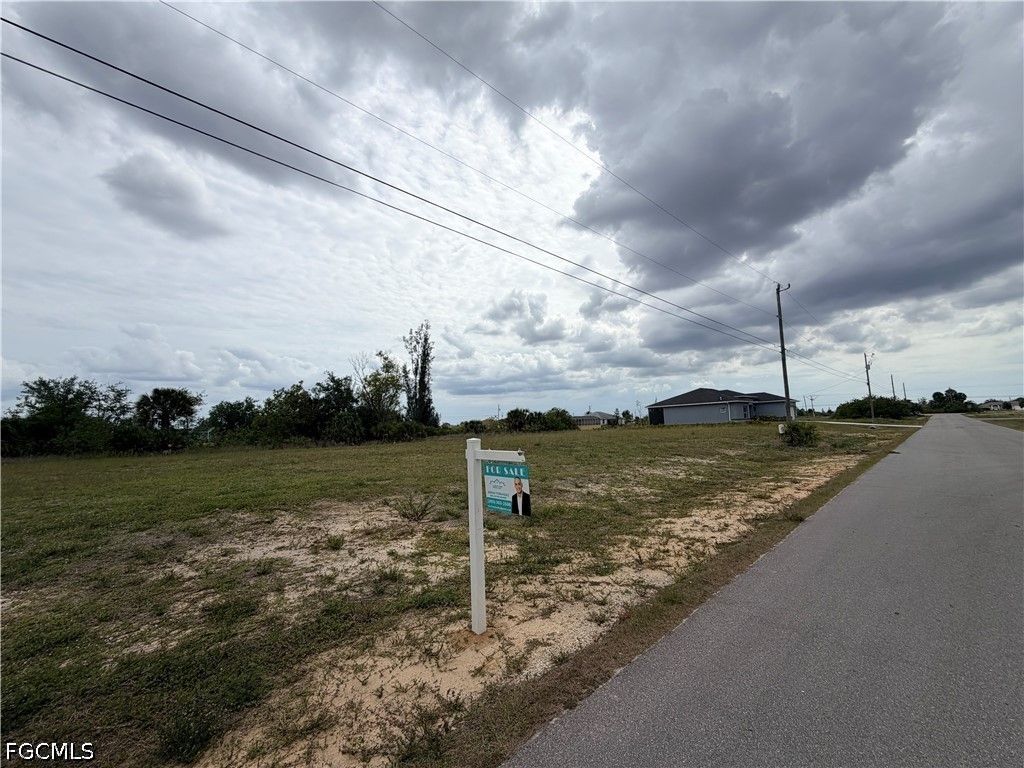 904 Ne 20th St, CAPE CORAL