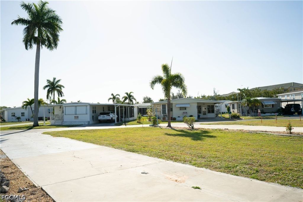 353 Mattie Ave, Fort Myers
