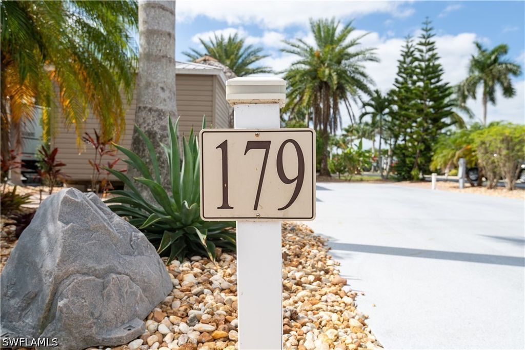 10200 Yellowtop Trl, Fort Myers