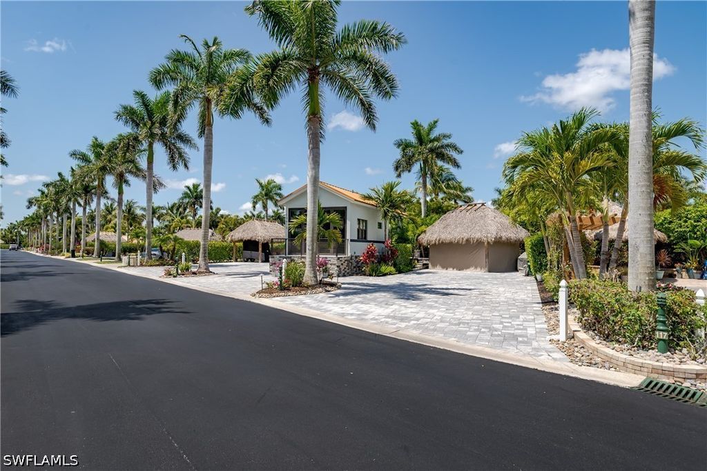 13617 Snapper Ln, NAPLES
