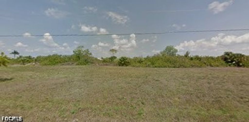 2047 Ne 17th Ter, Cape Coral