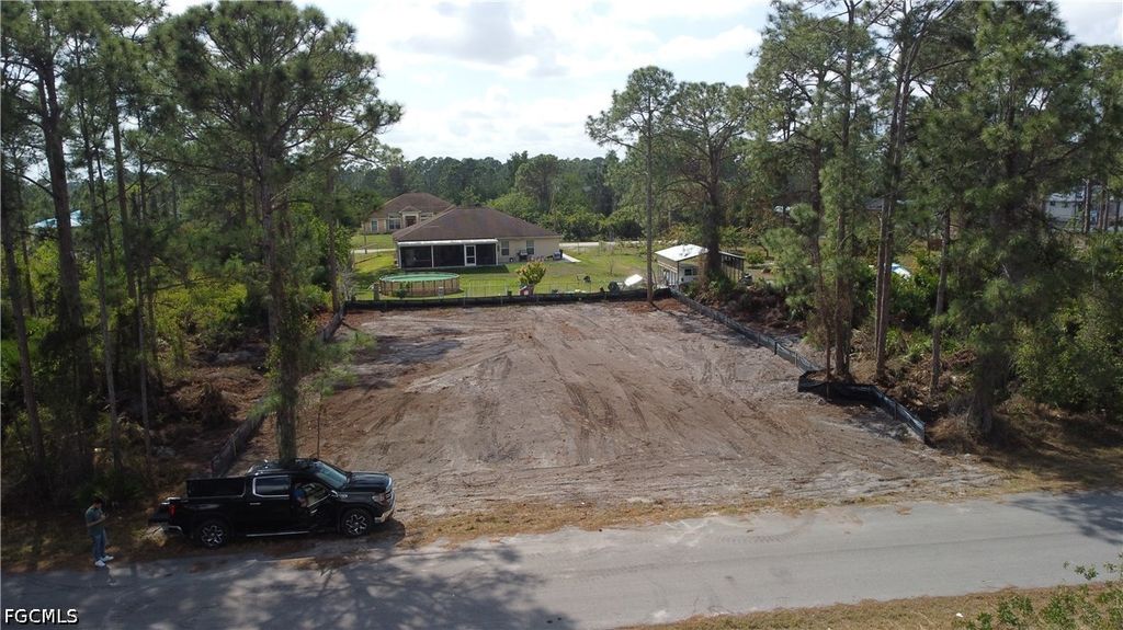 720 Lopez St E, LEHIGH ACRES