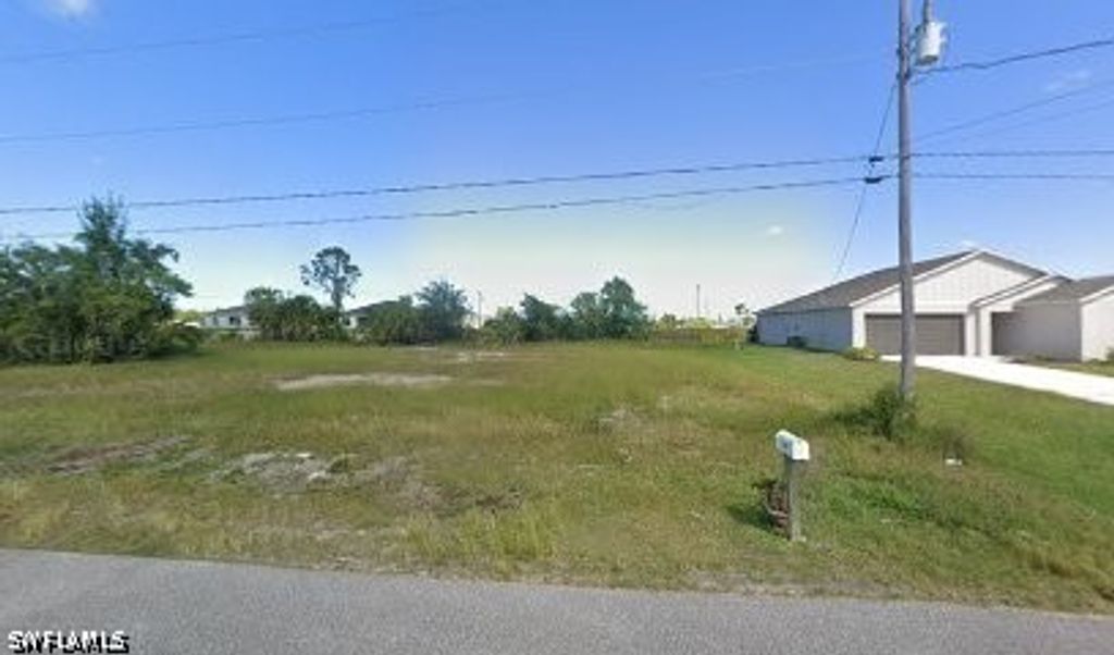 911 Ne 32nd Ter, Cape Coral
