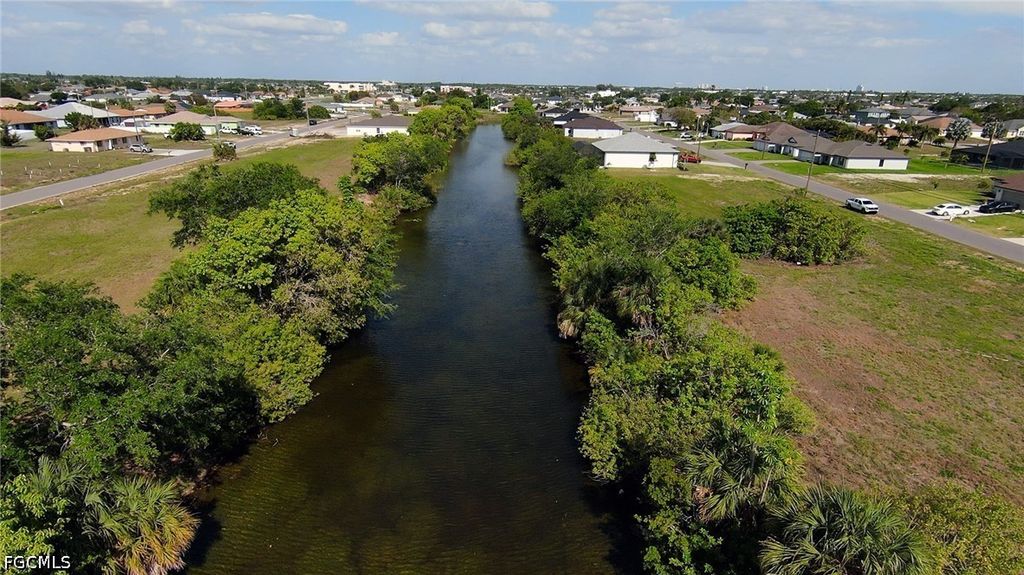 1105 Ne 15th Ter, CAPE CORAL