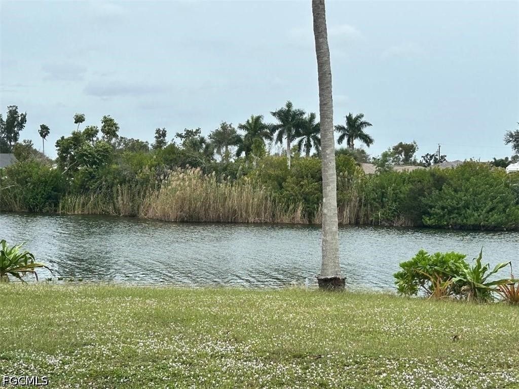 225 Ne 10th Pl, CAPE CORAL