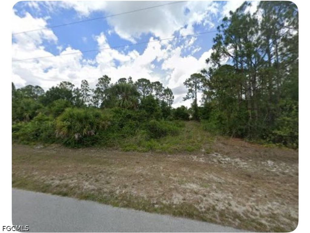 1039 Binkley St E, Lehigh Acres
