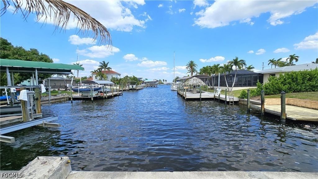 111 Sw 58th Ter, Cape Coral