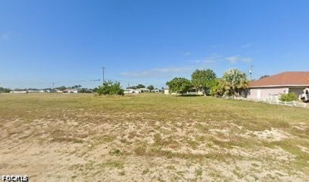 1524 Ne 8th Pl, Cape Coral