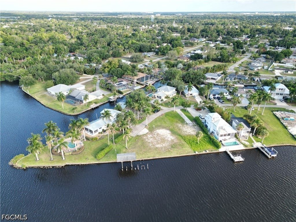 4567 E Riverside Dr, Fort Myers