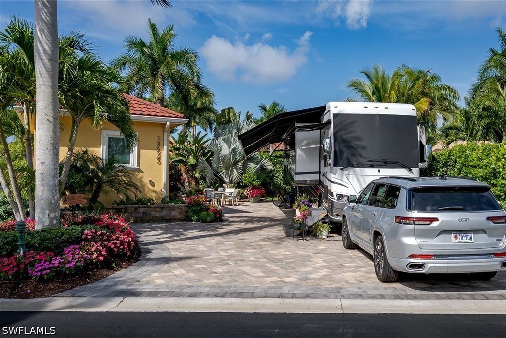 13625 Snapper Ln, Naples