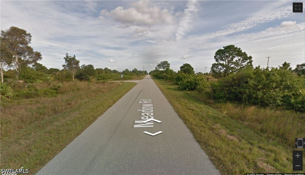 2902 Meadow Rd, Lehigh Acres