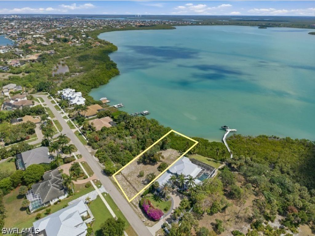 821 Caxambas Dr, Marco Island